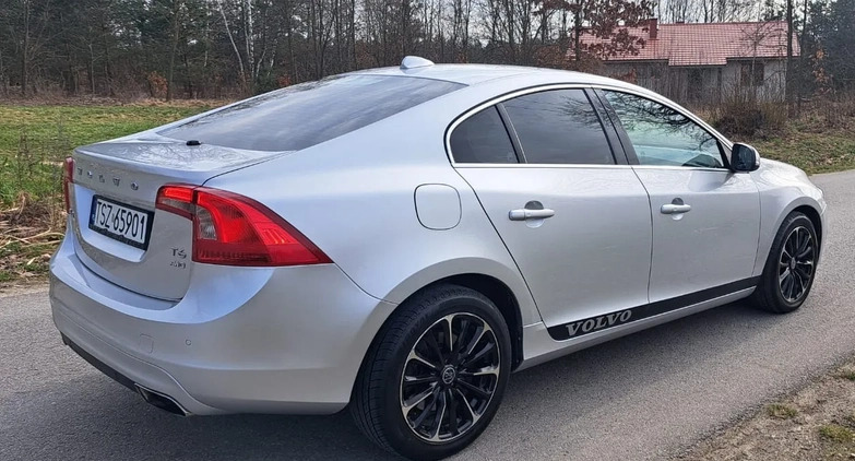 Volvo S60 cena 86000 przebieg: 150000, rok produkcji 2015 z Staszów małe 191